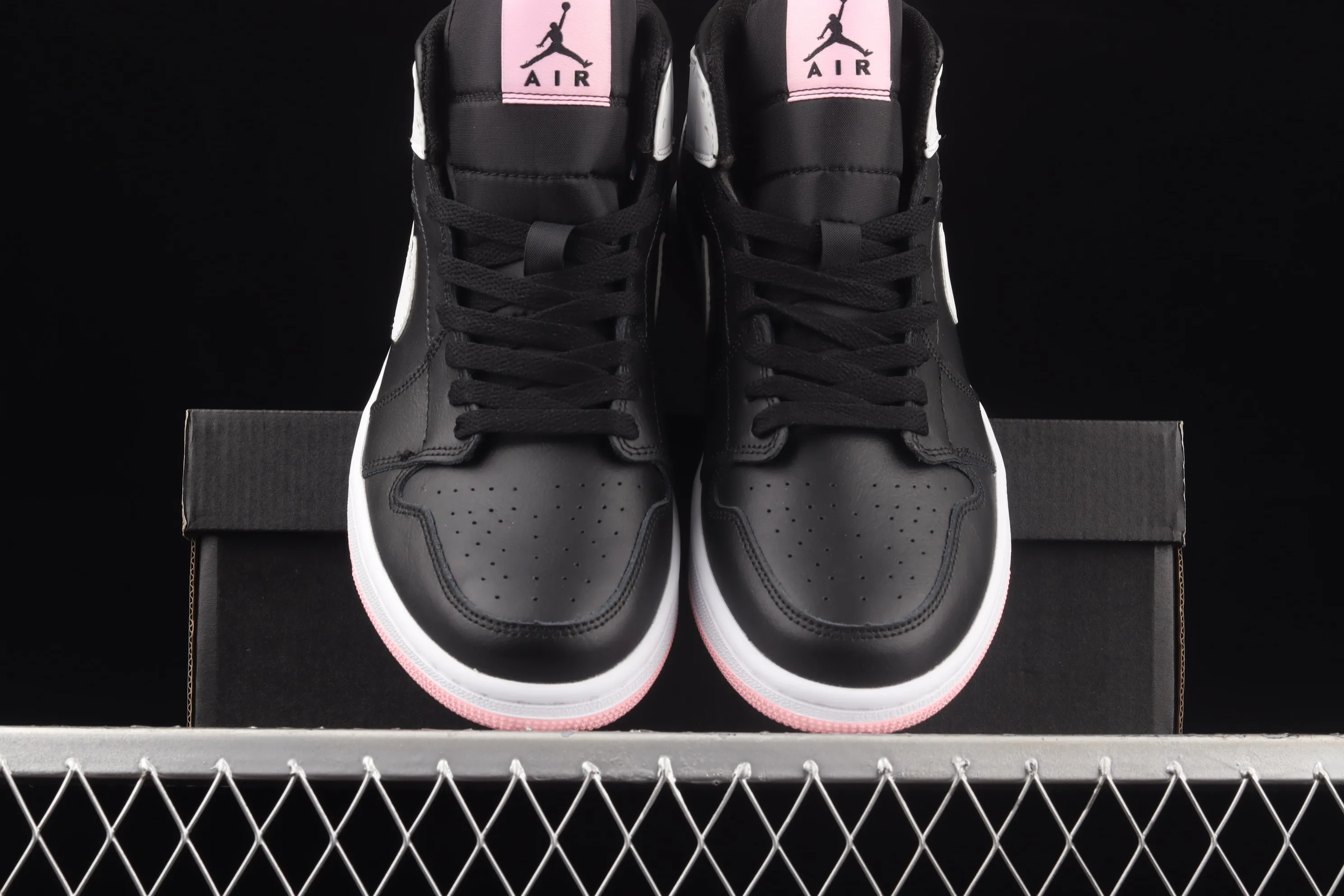 All categories Air Jordan Jordan series basketball shoes Air Jordan 1 Mid Air Jordan 1 Mid AJ1 Joe 1 black and white mid-top basketball shoes 555112-061